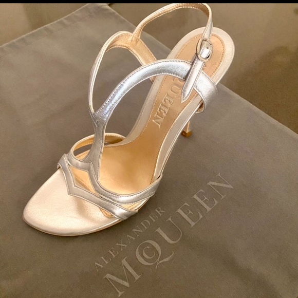 ALEXANDER MC QUEEN. Gorgeous Silver Strappy Heels , 37 1/2 . NEW CONDITION ❤️💕 - Picture 8 of 11